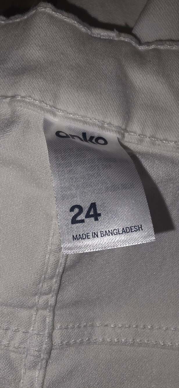 Anko NWT Plus Size 20/24 White Mid Rise Skinny Everyday Stretch Capri Jeans - Picture 6 of 8